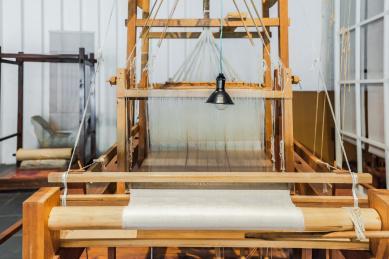 老工艺织布机 丝绸