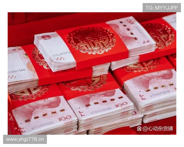 街角看到翁泓阳背的那只包，瞬间怀疑自己工资算零花钱了